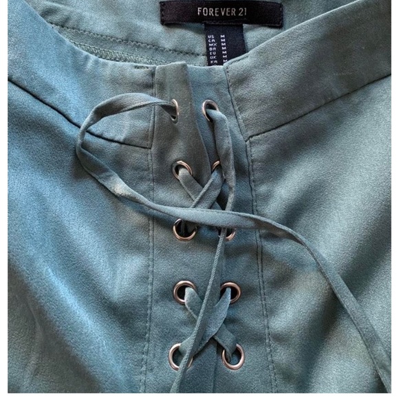 Green lace up shorts - Picture 2 of 3